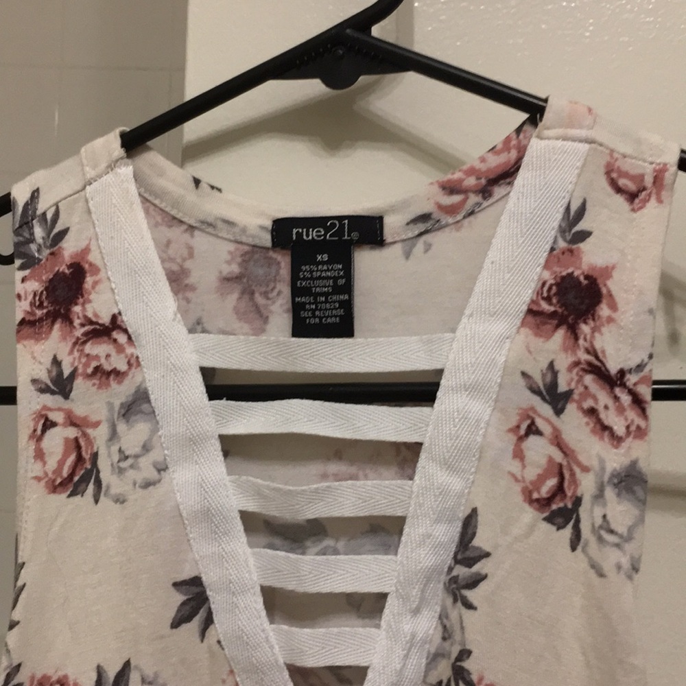 Tanktop - Picture 2 of 3